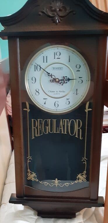 1001 xirdavat 24 saat: Hoseki markalı, zərif taxta korpuslu divar saatı. Saatın üzərində ərəb — 1