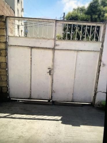 sehf qapi: Dəmir darvaza – ağ rəngli, ikiqanadlı - Material: qalın metal/dəmir — 1