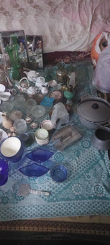 iris gülü: Məişət və kolleksiya üçün müxtəlif antik/retro qab-qacaq və dekor — 4