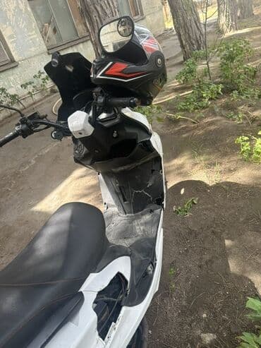 Ağ rəngli şəhər skuter/moped Yürüş 18 min Texpasport oz adima