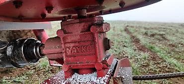 NAYKO markalı traktor qoşqulu mineral gübrə səpən aparat - Traktorun