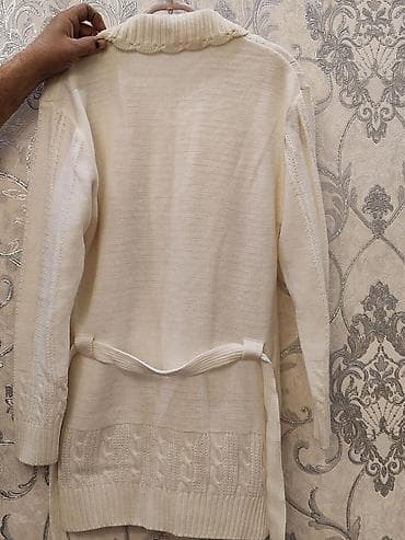 ag jaket: Ağ rəngli uzun trikotaj kardiqan Turkiye istehsalı - Model: düyməli — 2