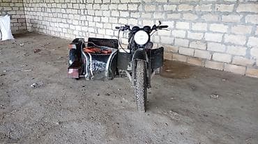 teker diski: Motoqonda qoşqulu klassik motosiklet Xüsusiyyətlər: - Yan qoşqu — 2