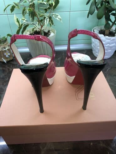 босоножки новые 36 размер: Размер: 37.5, Б/у — 3