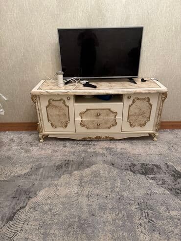 İşlənmiş, Düz TV altlığı, Polkalı, Malayziya lalafo.az -da İşlənmiş, Düz TV altlığı, Polkalı, Malayziya