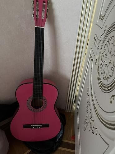 Klassik akustik gitara – çəhrayı rəng. 90 manat