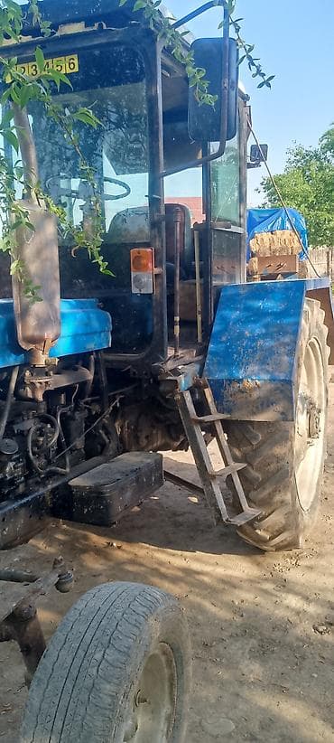 kafe avadanligi: Kənd təsərrüfatı üçün universal təkərli traktor - Kabinli, yan — 3