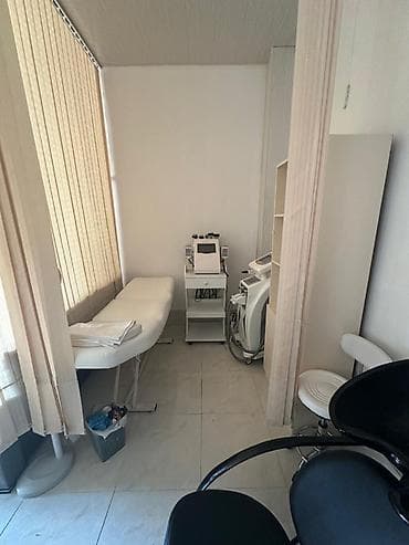 Gözəllik salonu üçün avadanlıq komplekti Tərkib: - Manikür/visaj — 7