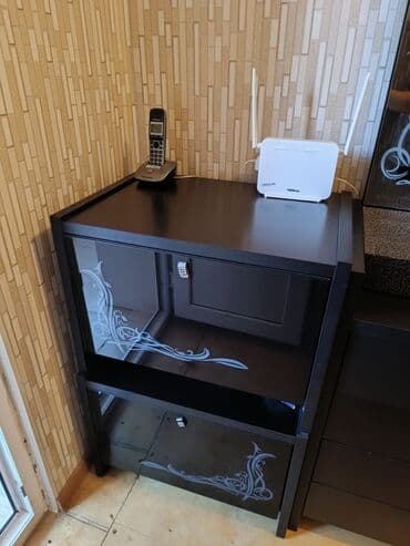 şüşə güzgü: Yataq otağı dəsti Tərkibi: - İki nəfərlik yataq çərçivəsi (qara rəng — 1