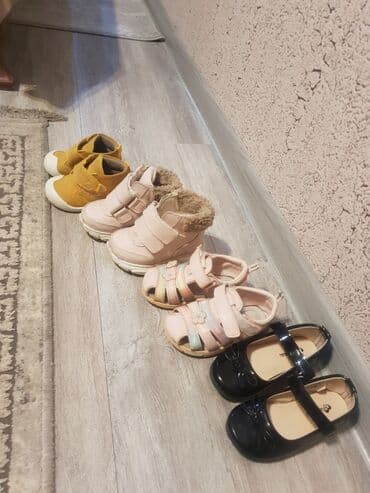 Manejlər: Ayaqqabilar. Soldan saga sira ile olculeri 20,21,22,23. yeni kimi — 2