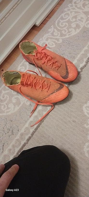 nike ayakkabı: Nike Mercurial kramponları – narıncı rəng, aşağı profilli dizayn. - — 2