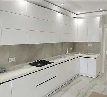mətbəxt: Ağ, minimalist dizayna sahib müasir mətbəx mebeli dəsti. Parlaq (high — 1