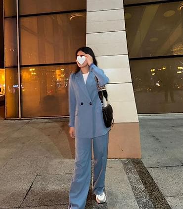 Mavi qadın kostyumu – ceket və şalvar dəsti - Rəng: pastel mavi -