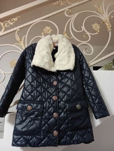 dəst geyimlər instagram: Zərif qadın geyimləri dəsti - Qara rəngli, romb tikişli qalın plaş — 1