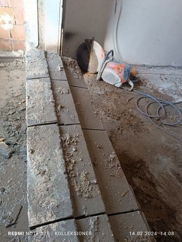 icare avtomobil qalmaq serti ile: Səssiz tozsuz səliqəli kəsim. Beton katlavan monolit kubik — 20