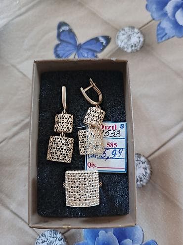 Çantalar: Dəstə daxildir: Üzük, Sırğa, Sarı qızıl, 585 Əyar, 5 g — 1