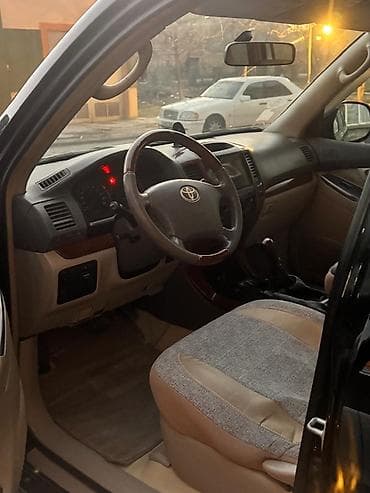 07 salonu: Toyota Land Cruiser Prado (J120) SUV - Gövdə: qara rəng, ön hissədə — 4