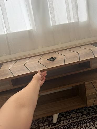 240 kabel: Düz TV altlığı, Polkalı, Laminat — 3