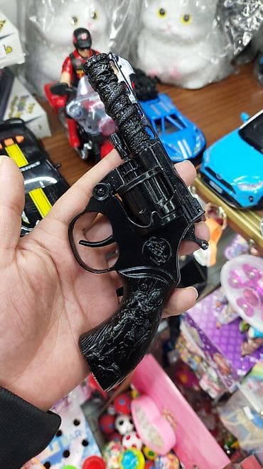 today ətri qiyməti: 🦾Dəmir oyuncaq tapanca. 💥yumuru qırmızı gülləylə atış edir ☄️Tam — 1