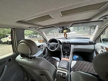 kia ceed sw: Mercedes-Benz C-Class sedan (W203), gümüş rəng. - Kuzov: 4 qapılı — 7