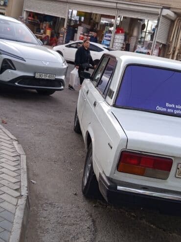 ваза напольная стеклянная высокая без узора: VAZ 2107, ağ rəng, sedan gövdə. Xüsusiyyətlər və təchizat: - Mexaniki — 5