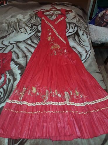 Digər qadın geyimləri: Geyinilmeyib.Olcu 38 — 1