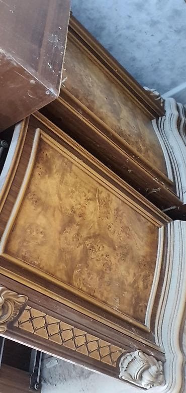 Другая мебель: 2 односпальные кровати, 2 тумбы, Тумба, Комод, Малайзия, Б/у — 4