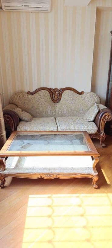 Döşəmə: Divan kreslo satılır. 2 divan+2 kreslo+1 jurnal masası=300 man 1 ədəd — 4