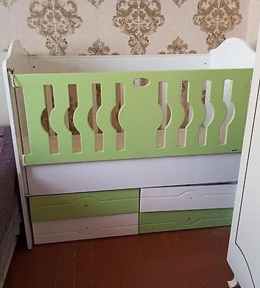 Beşiklər: Oğlan və qız üçün, İşlənmiş, Dördbucaq, Beşik, Dəstsiz, Matras ilə, Yellənmə mexanizmsiz — 1