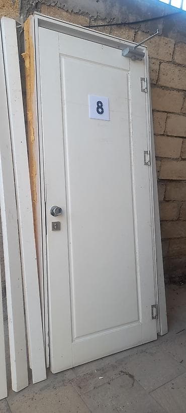 seyfi qapi: Ağ rəngli giriş/qapı komplekti - Material: metal karkaslı, hamar ağ — 2