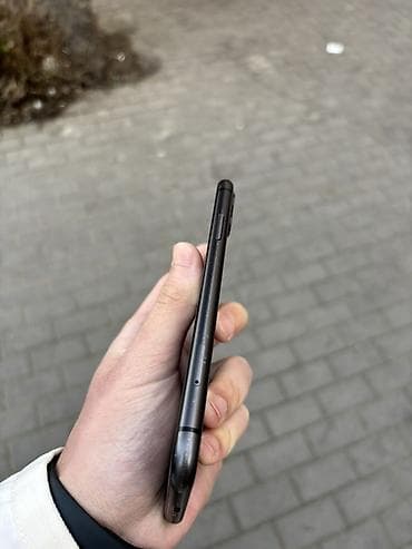 iphone 11 red: IPhone 11, Qara — 3