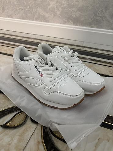 paltarı: Məhsullar Rusiyadan gəlib. Qara adidas 1 ədəd, Göy adidas 2 ədəd — 8