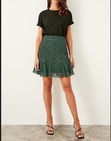 qadinlar: Yenidir. Geyinilmeyib. Material ipek. Turkiyeden zakazla getirilib. M — 1