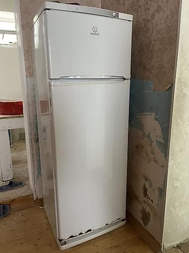 xaladelnik satiram: 2 qapılı Indesit Soyuducu Satılır, rəng - Ağ — 1