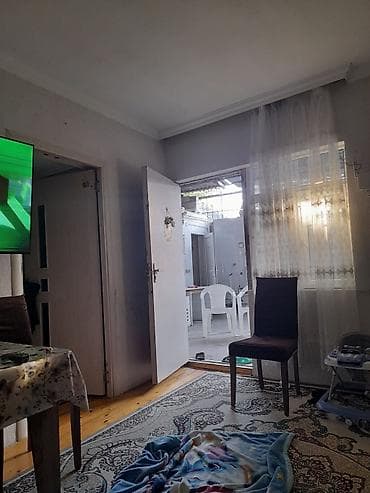 gencede ev: 2 otaqlı mənzil – həyət evi tipli telebe 1 qiz olsa elaqe saxlasin — 1