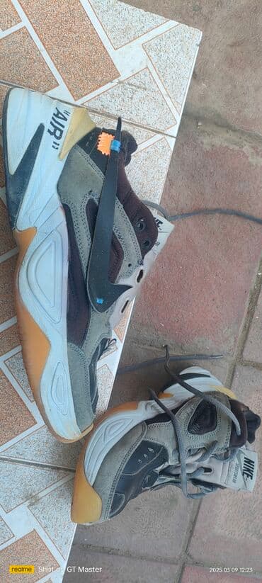 kişilər ucun qacış krossovkaları: Orjinal maldı.ölçü40.köhnə günəşliyə çatdıra bilərəm — 1