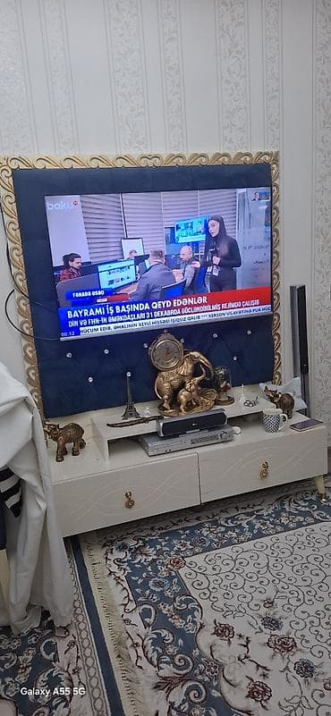 qonaq dəsti: Qonaq otağı üçün klassik üslubda mebel dəsti Tərkib: - Vitrin: Önü — 2