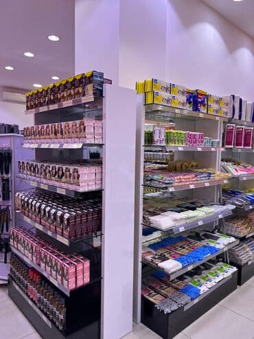 Avtoservis avadanlıqları: Magaza ucun vitrinler hundurluk 1.50 en 090 sm. Divar vitrinleri ise — 6