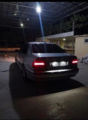 audi a6 c5: BMW 5 series: 2.5 l | 1996 il Sedan — 2