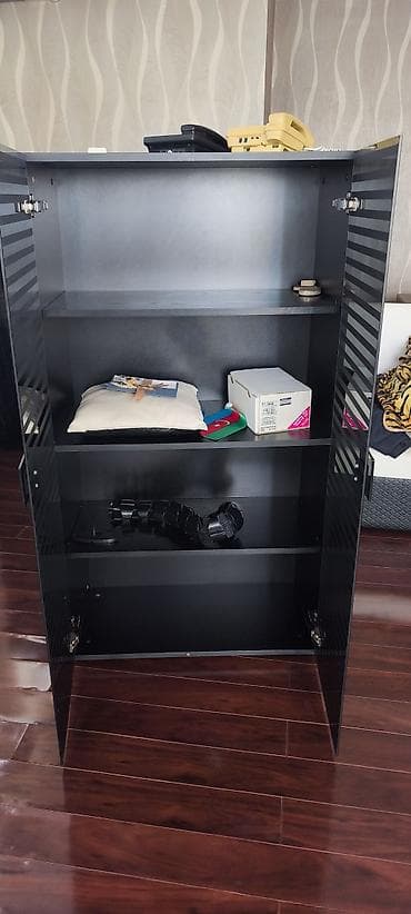 Qara şüşə önlü kabinet/dolab İKİ DENE ŞKAFTİ BİRİSİ 90 manat -