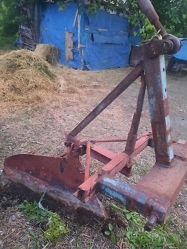 bmw 320i 1997: Traktor üçün 3 nöqtəli asqıya qoşulan torpaq bıçağı (arxa bıçaq/grader — 2