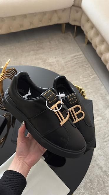 Balmain paris kişi krasofkası,42 razmer,yenidir,xaricdən gəlib