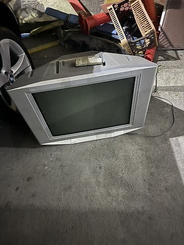 Sony Trinitron CRT televizor - Ekran: təxminən 28–32 düym diaqonal