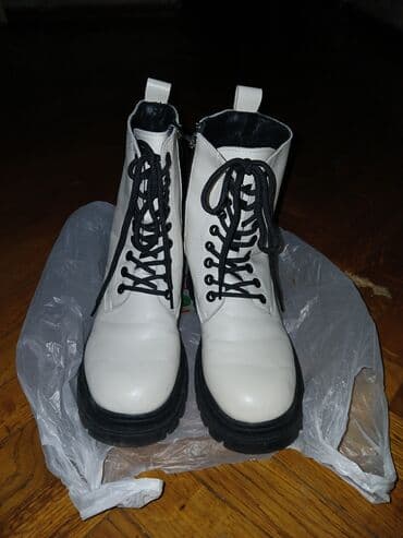 rezin çəkmələr: Ağ rəngli qadın/bəyənilər uniseks platformalı çəkmələr - Dizayn: Ağ — 2