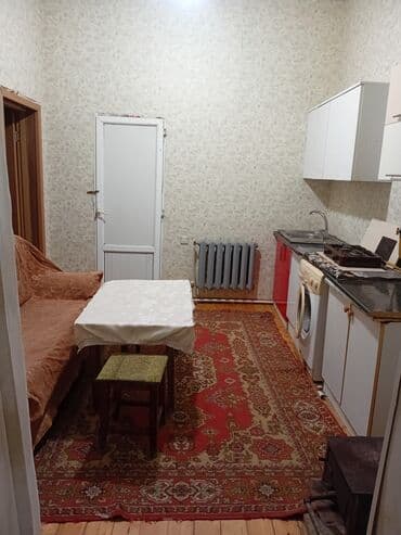 sarayda kiraye: Komsomolski dairəsinnən 1km məsafədə yerləşir.Həyət evidir.Bütün — 6