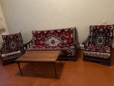 evlərin kirayəsi 1 otaqlı: Kirayə mənzil – 2 otaqlı, mebellə - Geniş qonaq otağı: taxta mebel — 2