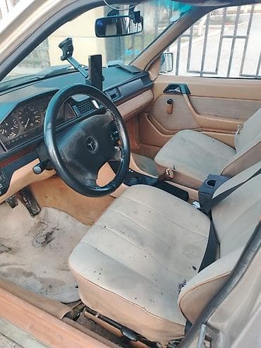 port baqaj: Mercedes-Benz W124 sedan – daxili və eksteryer detalları ilə - Salon — 5