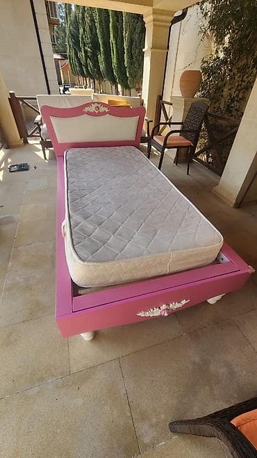 yer armudu: Qız üçün, İşlənmiş, Təknəfərlik çarpayı, Yazı masası — 3