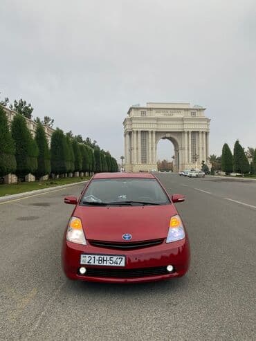 diskler r17: Toyota Prius (ikinci nəsil) – hibrid hetçbek - Rəng: qırmızı - Kuzov — 2