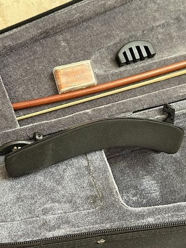 bas gitara: 4/4 ölçülü tam ölçü skripka satılır. Alət yaxşı vəziyyətdədir, səsi — 2